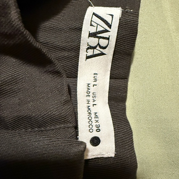 Zara Black High-Waisted Trousers with Gold Buckle - Picture 5 of 5